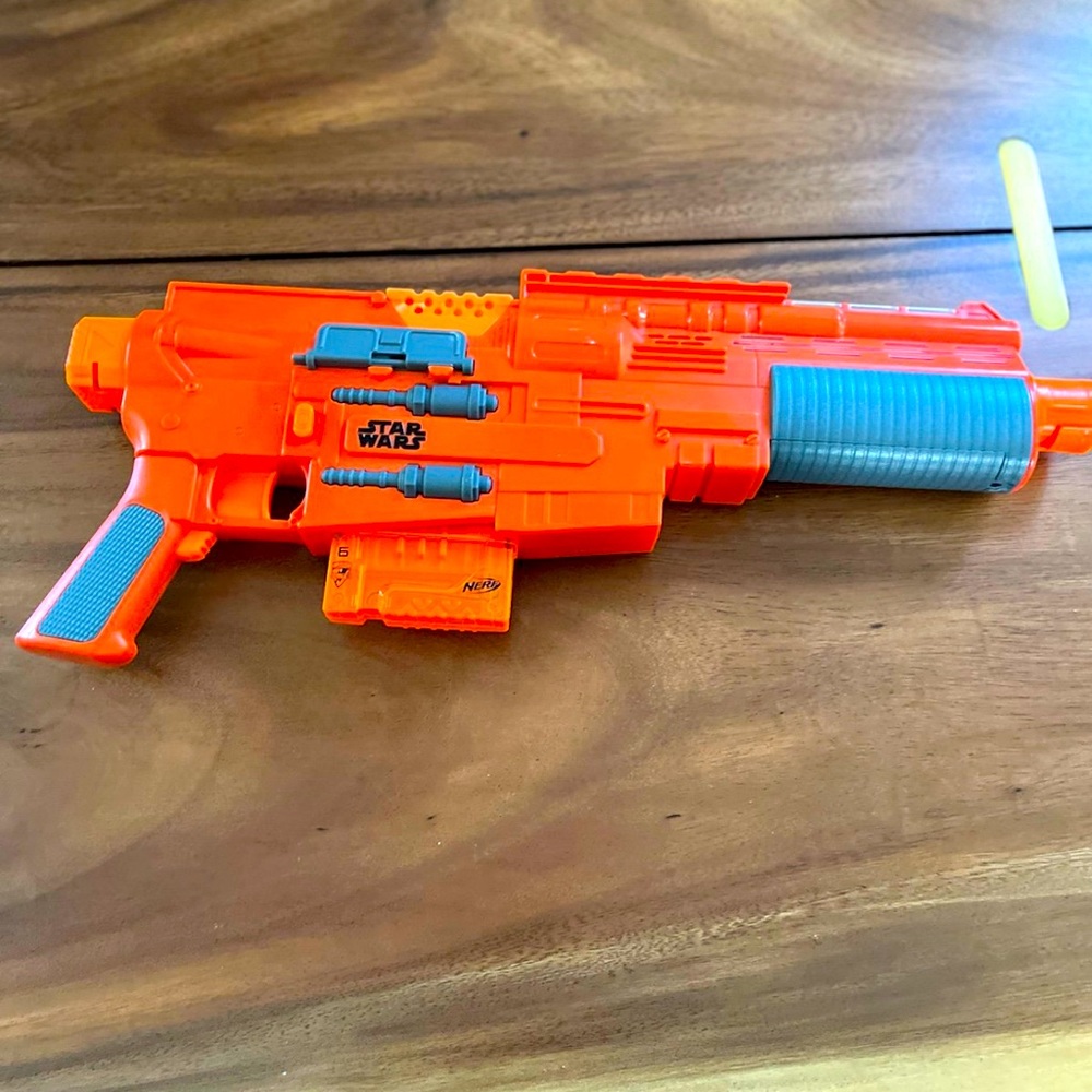 NERF Star Wars Rogue One Sergeant Jyn Erso Deluxe Blaster